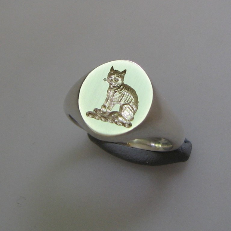 Pussy cat , tabby cat crest engraved signet ring