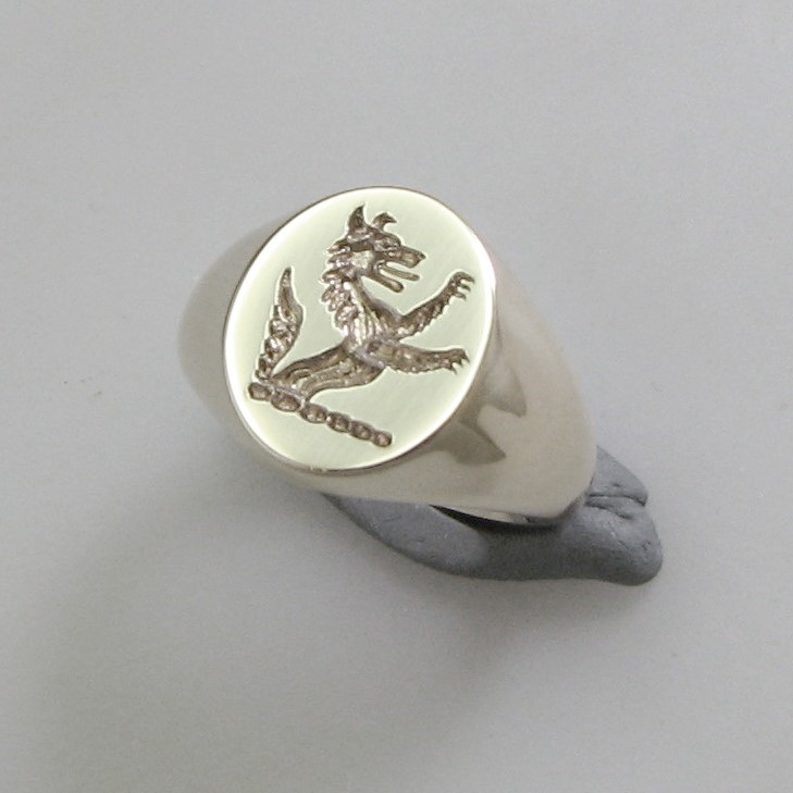 Wolf crest engraved signet ring